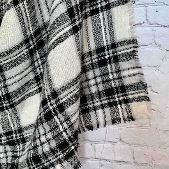 Super soft oversized blanket scarf from ModCloth - Picture 6 of 10